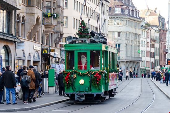 Il Natale di Basilea è il più grande della Svizzera. I cinque (imperdibili) motivi per visitarlo Basilea